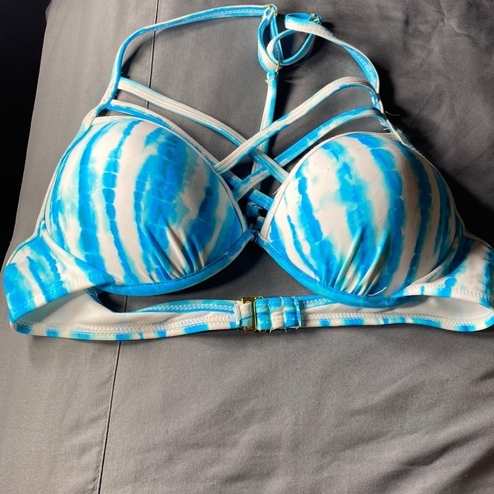 Catalina bikini swimsuit top🏖​​​​ - Picture 3 of 7